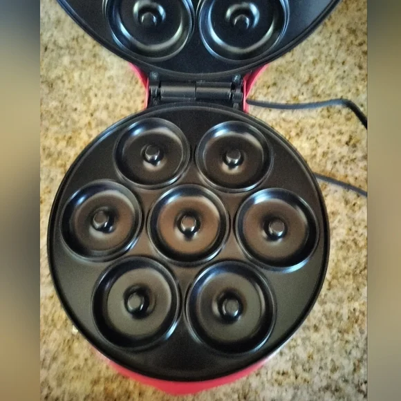 Bella Cucina 13466 Donut Maker NWOB - Picture 3 of 4